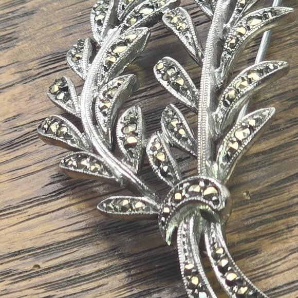 Vintage marcasite Leaf brooch - Picture 5 of 6